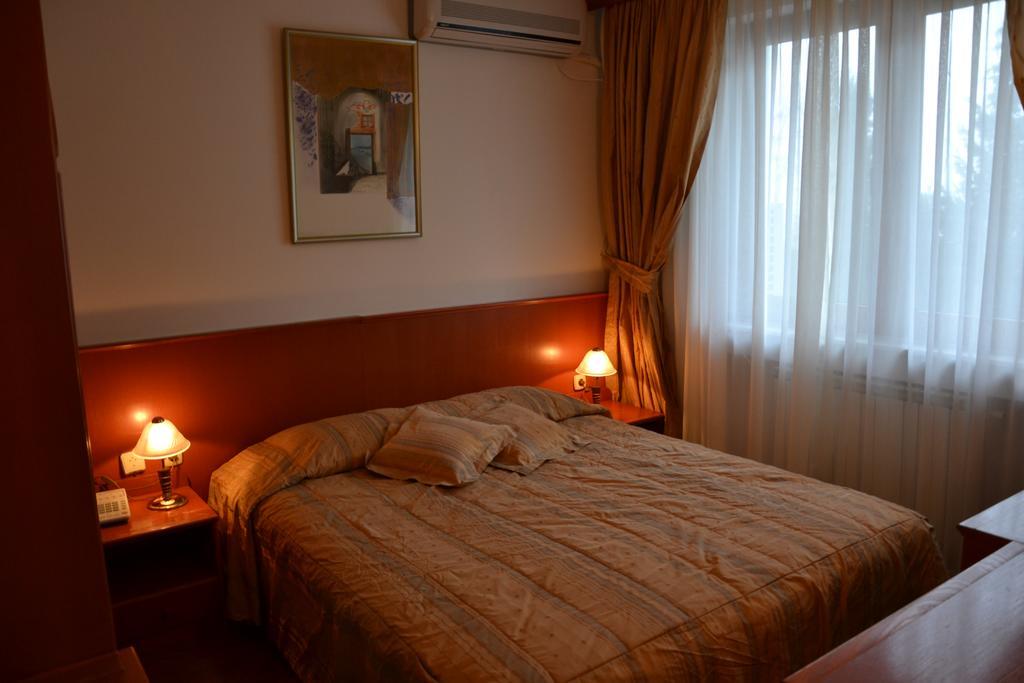Hotel Dva Bisera Lagadin Exterior photo