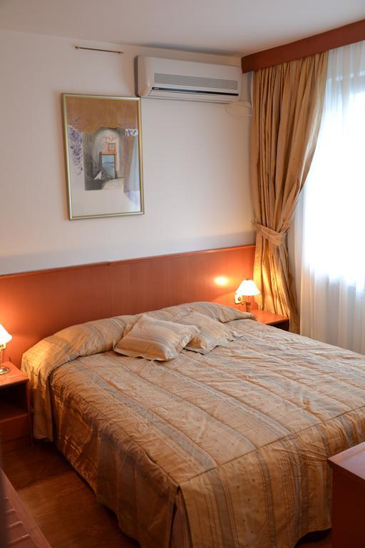 Hotel Dva Bisera Lagadin Exterior photo